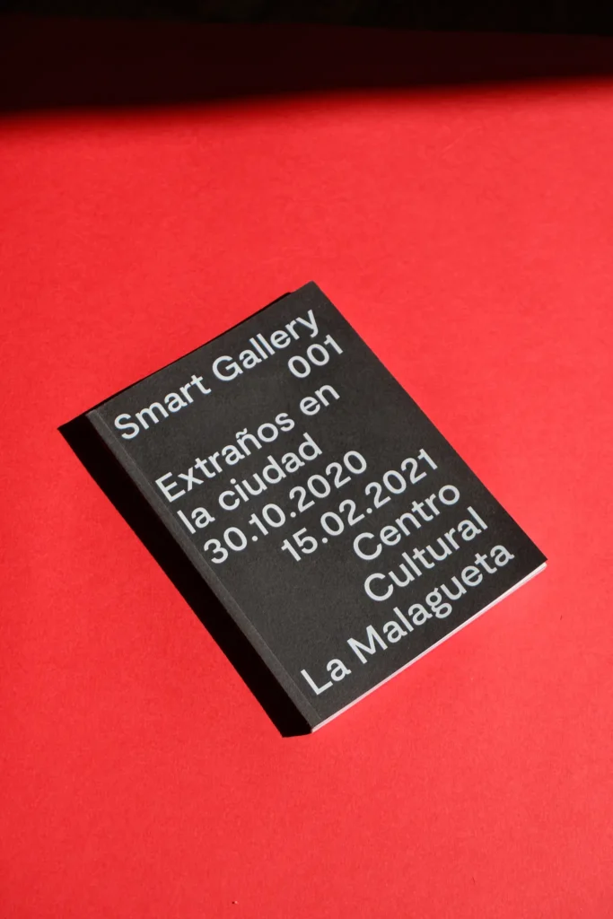 Smart Gallery. Extraños en la ciudad